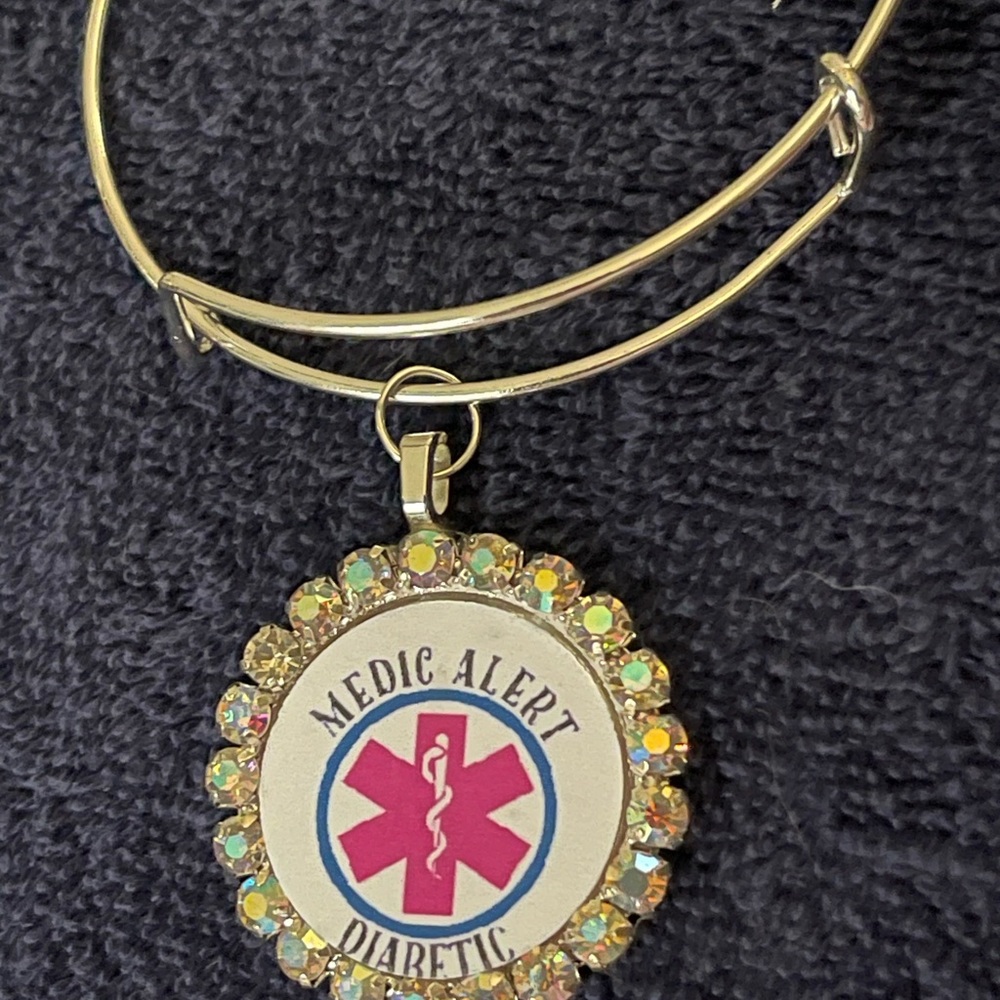 Diabetic alert bracelet
